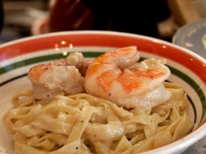 pasta alfredo con camarones